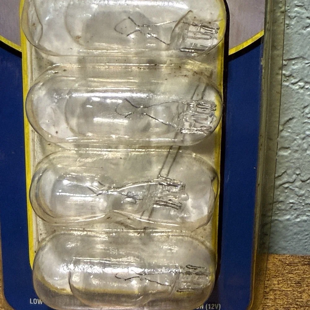 Malibu ML11W4C‎ 12 Volt 11 Watt Low- Voltage T5 Wedge Base Bulbs 4 Pack - NEW